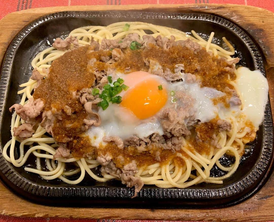 白鳥雪之丞さんのインスタグラム写真 - (白鳥雪之丞Instagram)「博多5日目ランチ(^^)🍽 #ビーフバター焼き  #温玉のせ #グリル風月  #天神 #福岡」9月23日 12時05分 - yukinojoeshiratori