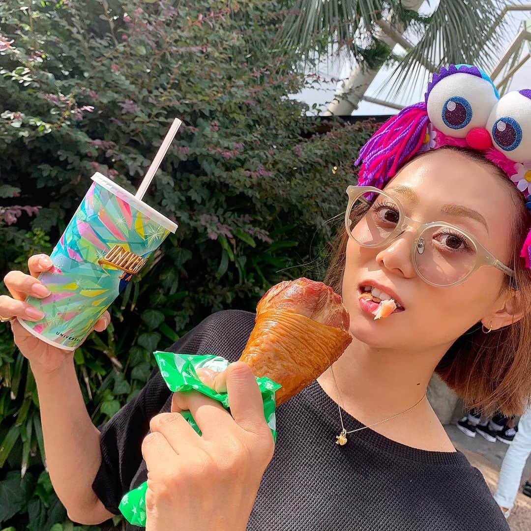 のインスタグラム：「昨日はユニバーサル行ってきた❤️. . 久々に行ったし、今までで一番楽しかった🥺❤️私によく似たカチューシャをつけてウロウロしたよ🥳. . #USJ#ユニバ#ユニバーサルスタジオジャパン#大阪#ターキーレッグチキン#恐竜ばり可愛い#恐竜すき#🦖 #大阪観光シリーズ」