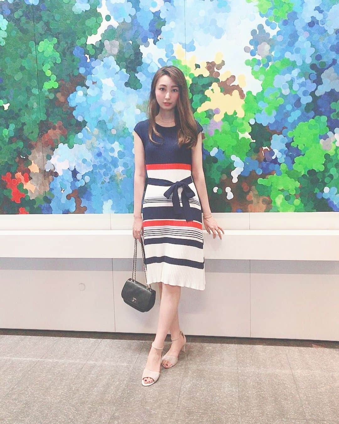 のインスタグラム：「最近暑くなったり寒くなったり寒暖差激しくてお洋服迷っちゃう〜👗﻿ 今日はすごく暑い〜🍦﻿ ﻿ ﻿ この間のワンピース、夏っぽくてお気に入り☀️﻿ ﻿ ﻿ ﻿ ﻿ #fashion #ootd #outfit #code #coordinate #andaz #andaztokyo ﻿ #style #instafashion #instagood #instalike #onepiece #chanel #tiffany ﻿ #ファッション #コーディネート #おしゃれさんと繋がりたい #私服 #ワンピース #コーデ #シャネル #いいね返し #fashion #fashionblogger #fashionista #アフタヌーンティー #afternoontea #hotel #ホテル #アンダーズ東京 #東カレ倶楽部 ﻿」