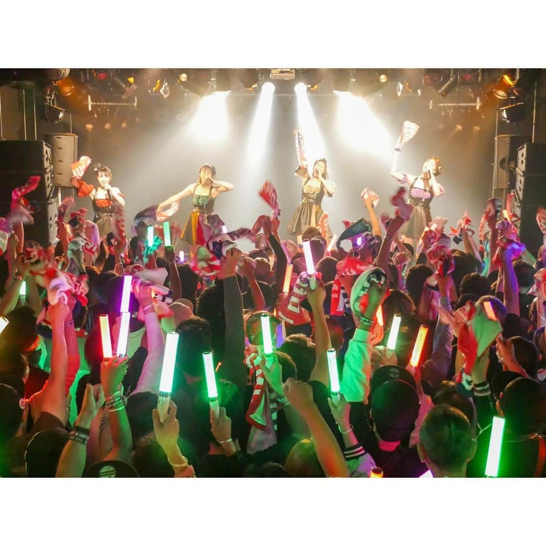 王林さんのインスタグラム写真 - (王林Instagram)「❤︎ 昨日はついに「19th anniversary live」でした❣️✨✨ 2000年からグループが続いたのは、みなさんからの応援があったからです。 本当に本当にありがとうございました。 もっとたくさんの人を巻き込んで、これから皆さんとおっきくて長い道を作っていけたらと思います💗 これからもRINGOMUSUMEをよろしくお願いします！ 昨日は沢山の情報も解禁されました！！ ホームページからチェックしてみてもらえたらうれしいです🤩❤️ さぁ！さらなるステップへ！！ . . #anniversary #ワンマンライブ #青森クウォーター #ringomusume  #感謝 #ありがとう」9月23日 12時18分 - ourin_ringoooo