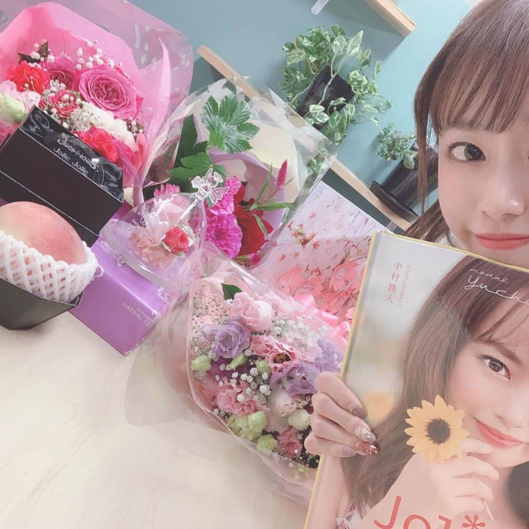 藤澤友千菜さんのインスタグラム写真 - (藤澤友千菜Instagram)「#gift 🎁💐 #thankyou  全部宝物🙏♥️🍀 #aniversary 💓 #instagood #followme #japanesegirl #model #joliejolie #藤澤友千菜 #フォロミー #モデル #サトルジャパン」9月23日 12時22分 - yuchina1207