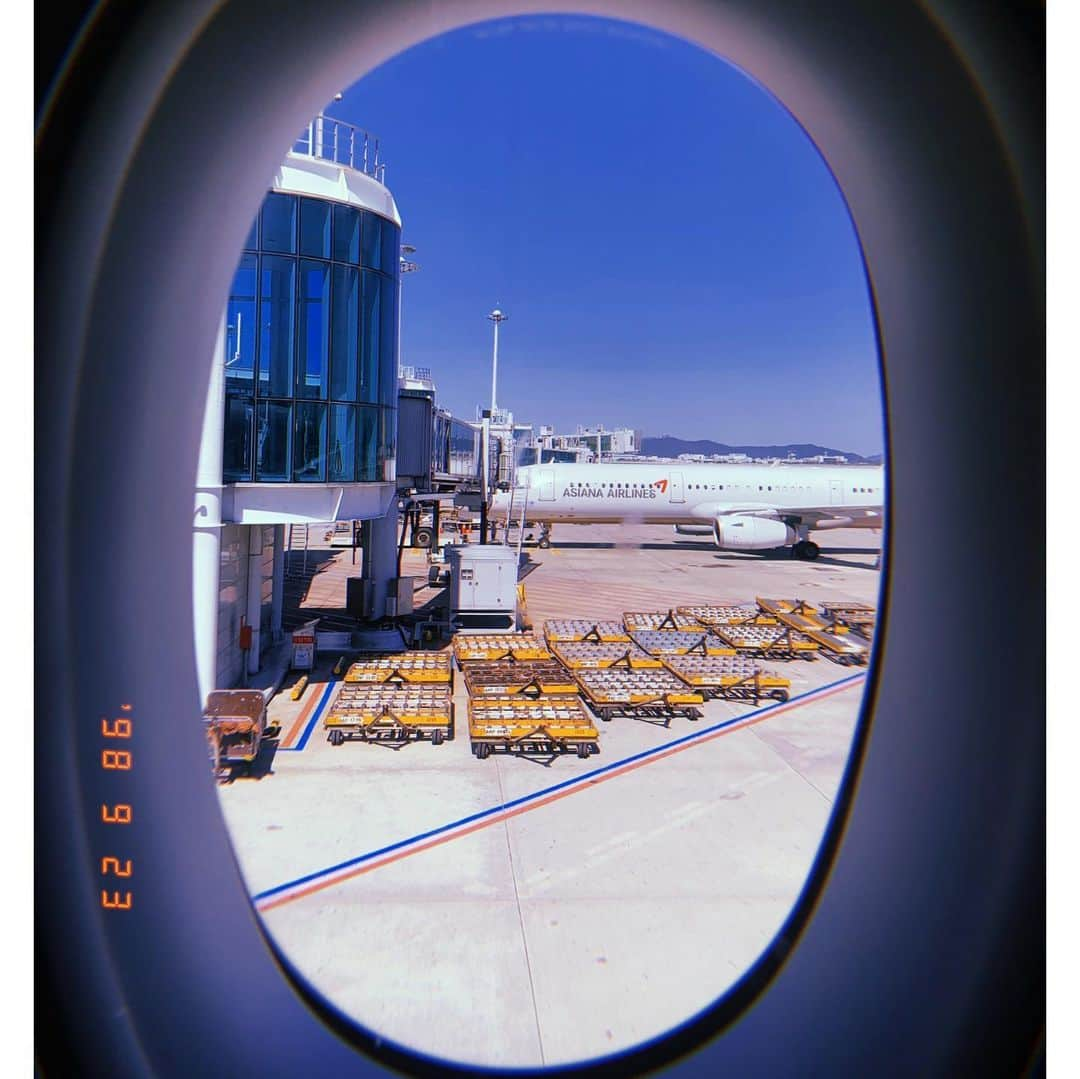 ダラ さんのインスタグラム写真 - (ダラ Instagram)「Off to Paris ✈️ #PFW #Dara in #Paris」9月23日 12時33分 - daraxxi