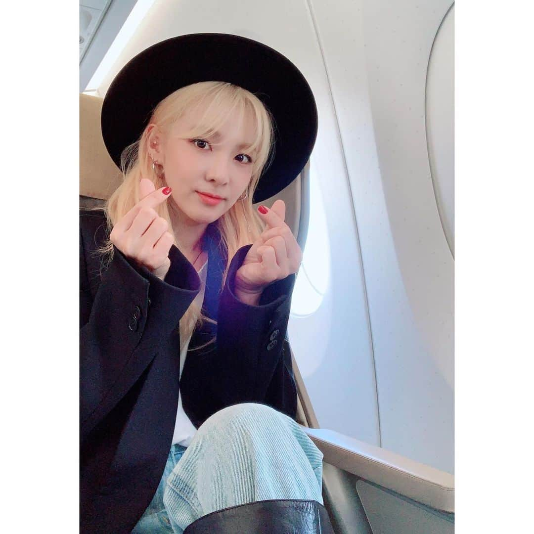 ダラ さんのインスタグラム写真 - (ダラ Instagram)「Off to Paris ✈️ #PFW #Dara in #Paris」9月23日 12時33分 - daraxxi