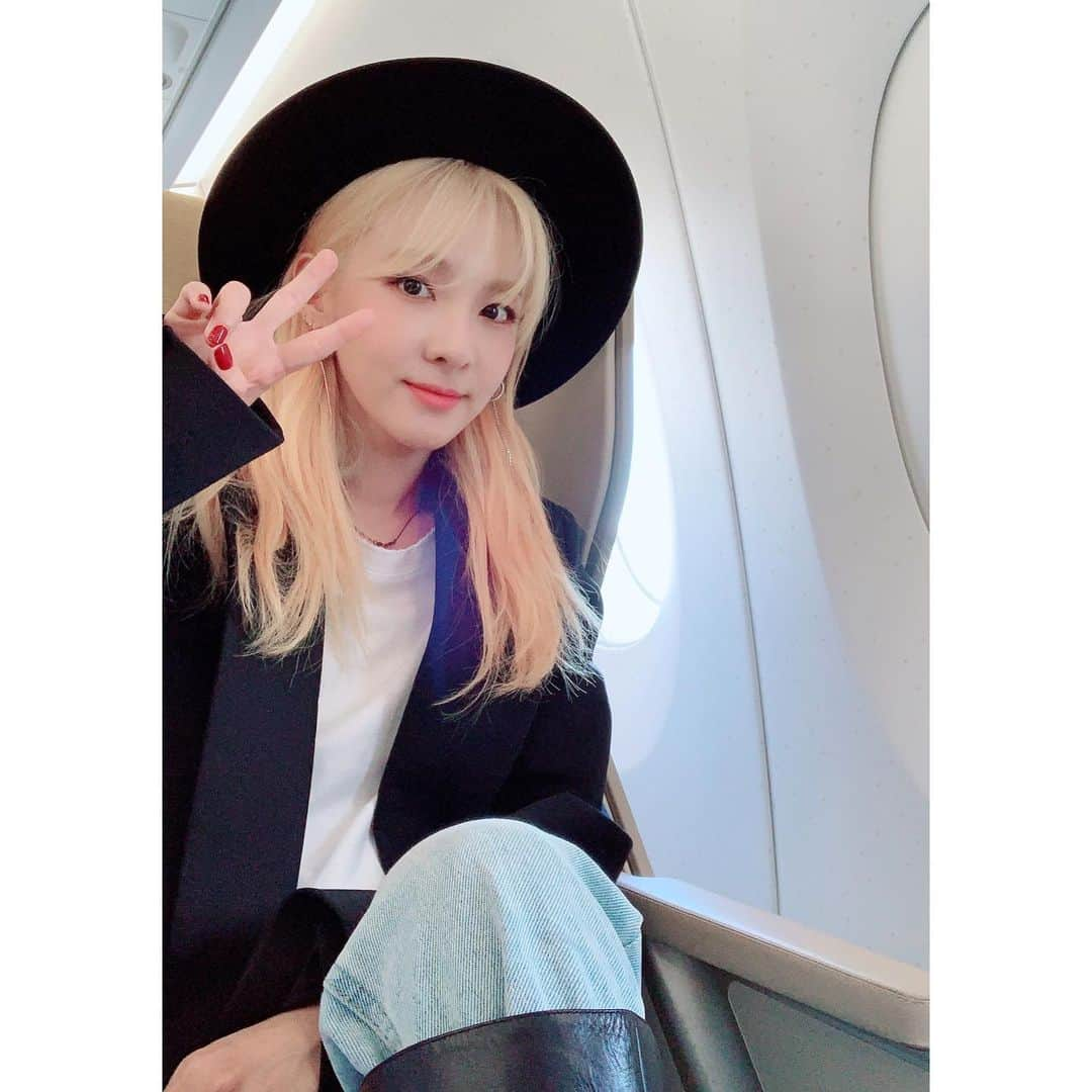 ダラ さんのインスタグラム写真 - (ダラ Instagram)「Off to Paris ✈️ #PFW #Dara in #Paris」9月23日 12時33分 - daraxxi