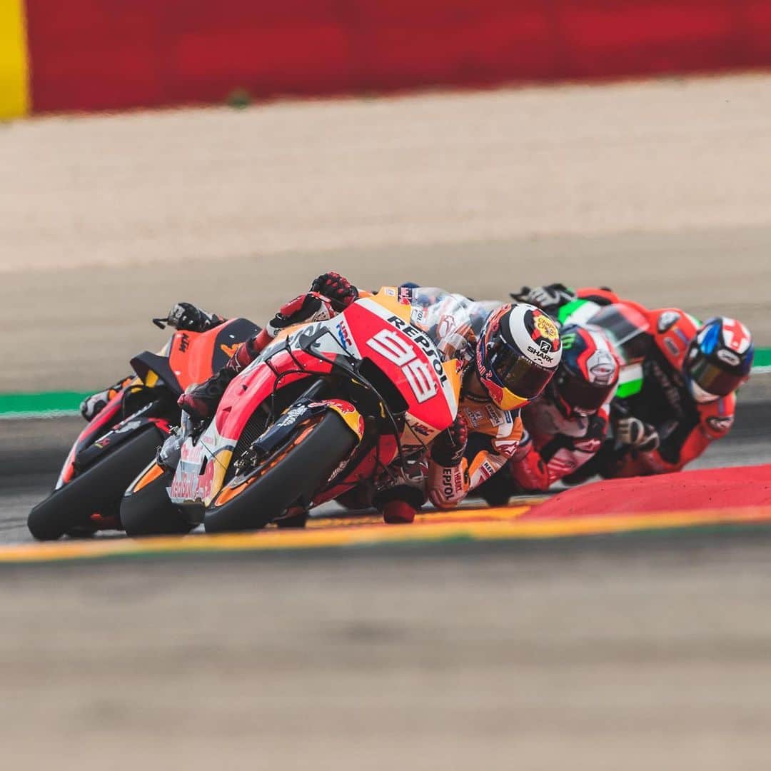 レプソル・ホンダさんのインスタグラム写真 - (レプソル・ホンダInstagram)「Fighter. • • • #AragonGP #25RepsolHonda #Repsol #MotoGP #Honda #Racing #RepsolHonda #HRC #RC213V #JL99 #JorgeLorenzo #JL99😈 #ThePowerOfDreams #Motorcycle #Aragon #Spain」9月23日 12時49分 - hrc_motogp