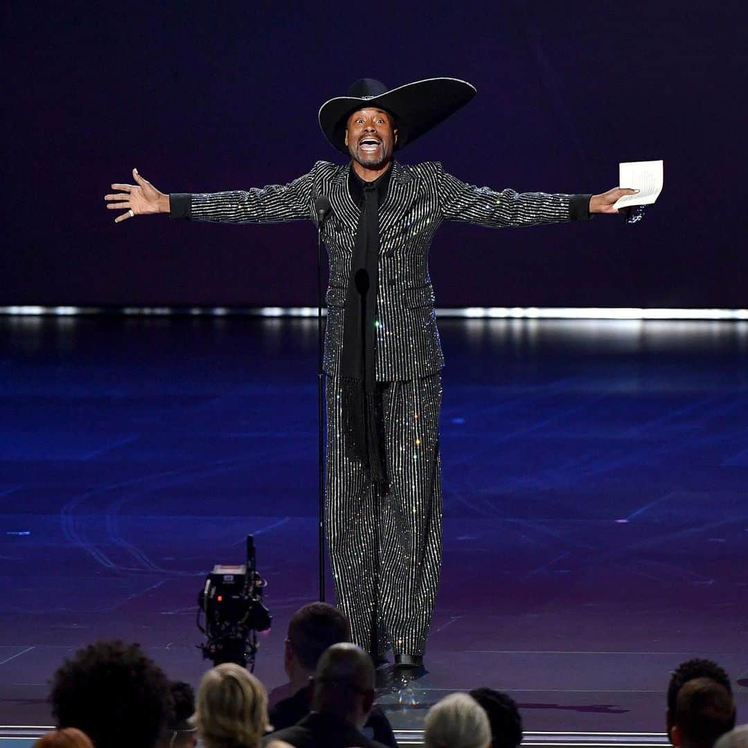People Magazineさんのインスタグラム写真 - (People MagazineInstagram)「Billy Porter has made history! 🙏 The actor is taking home the gold—and breaking down barriers while doing so. Porter is the first openly gay, black man to win Best Actor in a Drama at the #Emmys for his role in #Pose. ❤️🧡💛💚💙💜 Tab our bio link for more on the historic moment. |📷: Amy Sussman/WireImage」9月23日 12時41分 - people