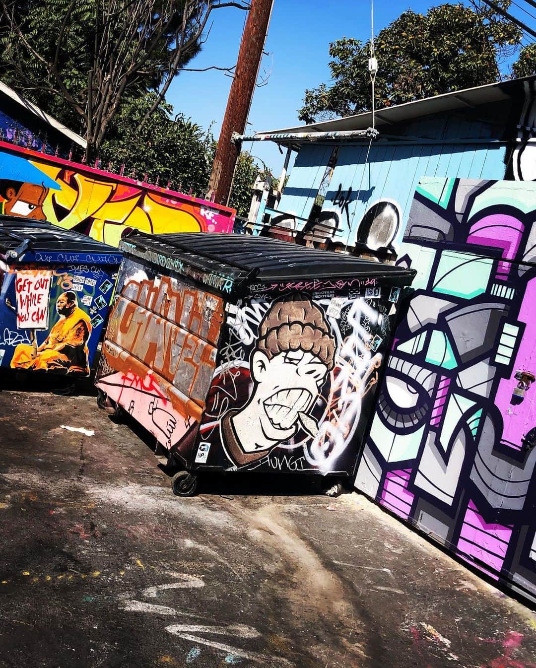 牧田和久さんのインスタグラム写真 - (牧田和久Instagram)「LAにあるMelroseのWall artに行って来ました！ #LA #Losangeles #Melrose #Wallart  #ロサンゼルス #メルローズ #ウォールアート #壁絵 #壁絵アート」9月23日 12時44分 - k.makita_53