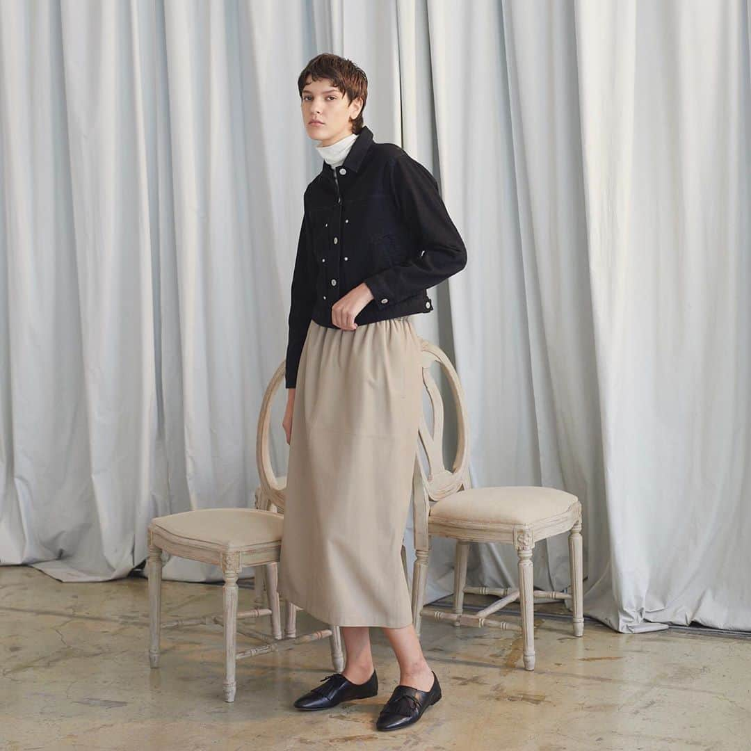 ENCHAINEMENT/mignonさんのインスタグラム写真 - (ENCHAINEMENT/mignonInstagram)「2019　AUTUMN　LOOK BOOK  Jacket¥23,000 SAiAN Turtle Cut sewn ¥11,000 Unaca Skirt ¥48,000 Fuhlen Shoes ¥39,000 Pomme D'or  #enchainement#アンシェヌマン #enchainementunipointdemignon #アンシェヌマンユニポワンドミニョン #mignonetenchainement#ミニョンエアンシェヌマン #19aw#dunadix#アナディス#saian#サイアン#unaca#アナカ#fuhlen #フューレン #fashion#ポモドーロ #pommedor @enchainement_official @pommedor.it」9月23日 13時06分 - enchainement_official