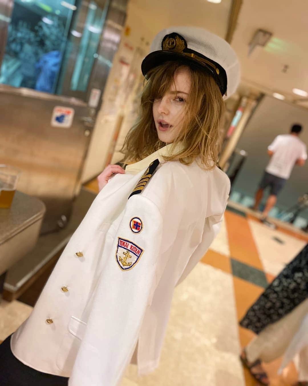 Ella Freyaさんのインスタグラム写真 - (Ella FreyaInstagram)「Yes hello it's your captain speaking. Please hold on to each other tight it's gonna be a bumpy ride.  @nouryousen」9月23日 12時59分 - ella.freya