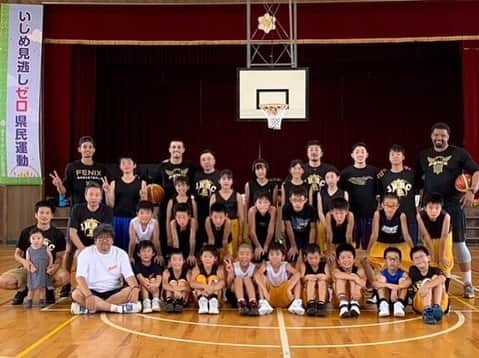 大原亞紋さんのインスタグラム写真 - (大原亞紋Instagram)「Day ③ 2019/07/27🏀 in JHBC basketball team  3つ目のクリニックは新潟県上越市で活動しているJHBCさんでの開催でした！  ここ2年で何回もクリニックさせて頂いたチームともあってコーチと溶け込むのも早く、楽しんでトレーニングできたと思います💪  クリニック後にはコーチたちと1on1やゲームもして言葉は通じなくともバスケが心を通じあわせてくれました！スポーツ交流が国際交流にもなって良かったです。 また来年の夏FENIXシアトルからコーチがまた来るので楽しみにしててください🔥  #FENIX #Niigata #jhbc #japan #seattle #tokyo #basketball #clinic #fam #workout #international #バスケットボール #アカデミー #クリニック #イベント #交流 #成長 #ミニバス #新潟県 #東京 #日本」9月23日 13時04分 - amon.fenix