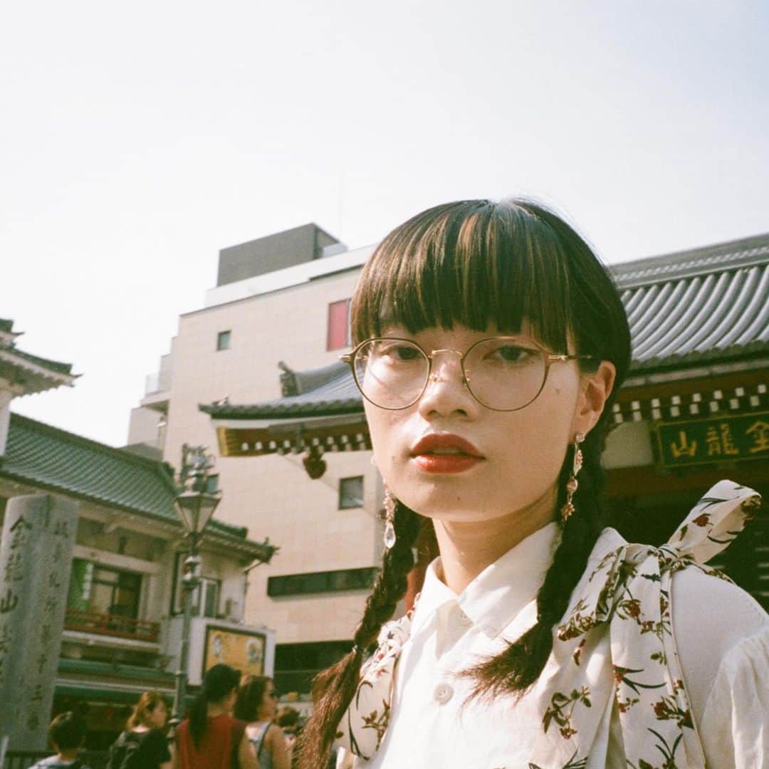Zoff Officialさんのインスタグラム写真 - (Zoff OfficialInstagram)「AUTUMN CLASSIC / ZP192016_64E1 Model @ppp218ppp メタリックフレームで、コーディネートにこなれた印象をプラス。 三つ編みアレンジに合わせると、クラシックな雰囲気がより強調されたおしゃれスタイルに。 #Zoff #fashion #eyewearstyle #メガネ #ゾフ女子 #Zoffコーデ #スカイツリータウン #ソラマチ店 #東京 #tokyo」9月23日 13時18分 - zoff_eyewear