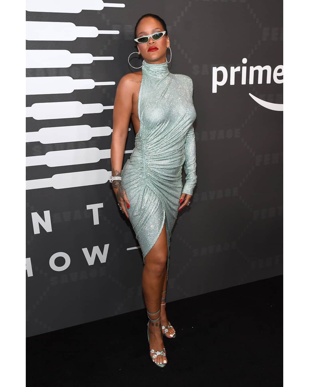 リアーナのインスタグラム：「#SAVAGEXFENTYSHOW  This look styled by @illjahjah ....watch now on @amazonprimevideo @savagexfenty」