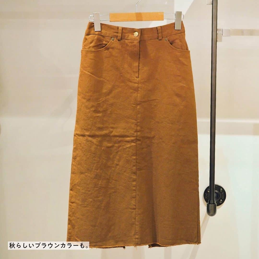EST osaka-umedaさんのインスタグラム写真 - (EST osaka-umedaInstagram)「季節問わず長く使えるタイトスカートは、コーディネート選びが難しい今の時期にもおすすめ◎ ピタッとしすぎないので動きやすく、カジュアルに着られます♪ ・ ・ ・ ・ ■カラータイトスカート  カラー：ベージュ、アイボリー、ブラウン ・ アビュシー TEL：06-6485-7331 ・ @abuci_est #エスト #梅田エスト #梅田est #umedaest #アビュシー #abuci #梅田 #umeda #大阪 #osaka #오사카 #関西 #kansai #간사이 #關西 #关西 #ショッピング #おしゃれな人と繋がりたい #おしゃれ好きな人と繋がりたい #おしゃれ好き #ファッション部 #タイトスカート #タイトスカートコーデ #スカート #スカートコーデ #レーストップス #パーカー #パーカーコーデ #大人カジュアル #大人カジュアルコーデ」9月23日 13時36分 - est_umeda