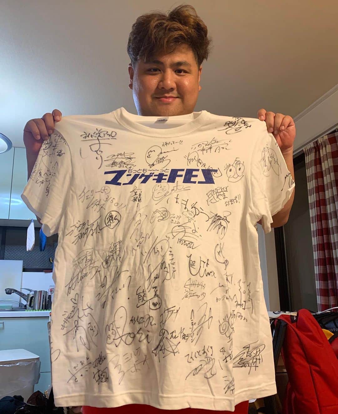 池田真一のインスタグラム：「単独ライブのエンディングで抽選してサインいっぱいTシャツとヤバ痩せTシャツそれぞれ1名様にプレゼントします！ ズルしてすみません🙇🏻🙇🏻🙇🏻 最終手段です🙇🏻🙇🏻🙇🏻 「我出せや喰らわせや！」 9月27日(金) 開場19：45／開演20：00 前売￥1200／当日￥1500 チケットはこちら👉bit.ly/30Goa6Q」