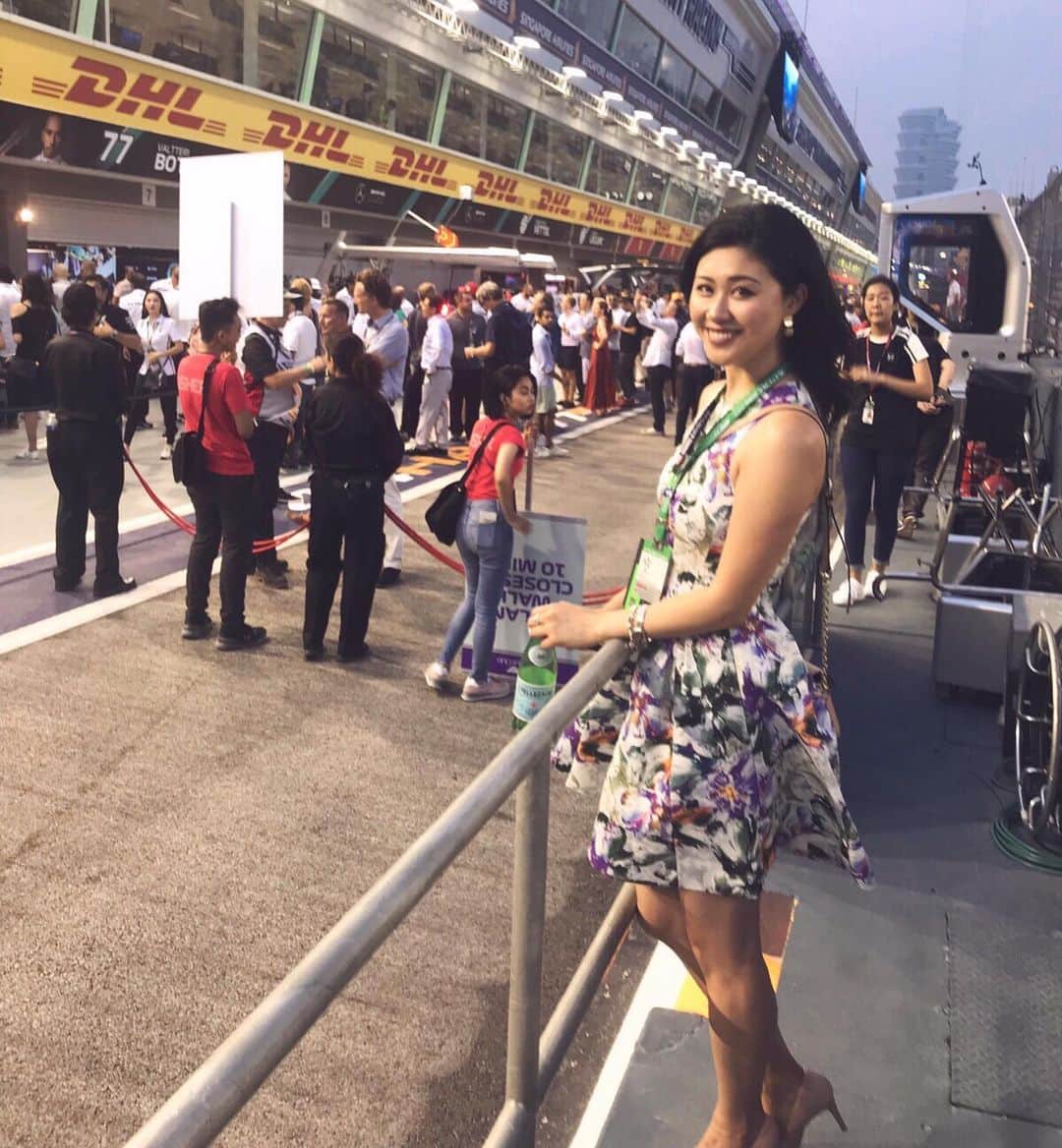 Rina Itagakiのインスタグラム：「Magical magical weekend in Singapore💫 3連休は初めてのシンガポールGP🏎時間を巻き戻してもう1回金曜日に戻りたいくらい楽しかった🥺☁️ #formula1 #f1 #singaporegp #❤️」