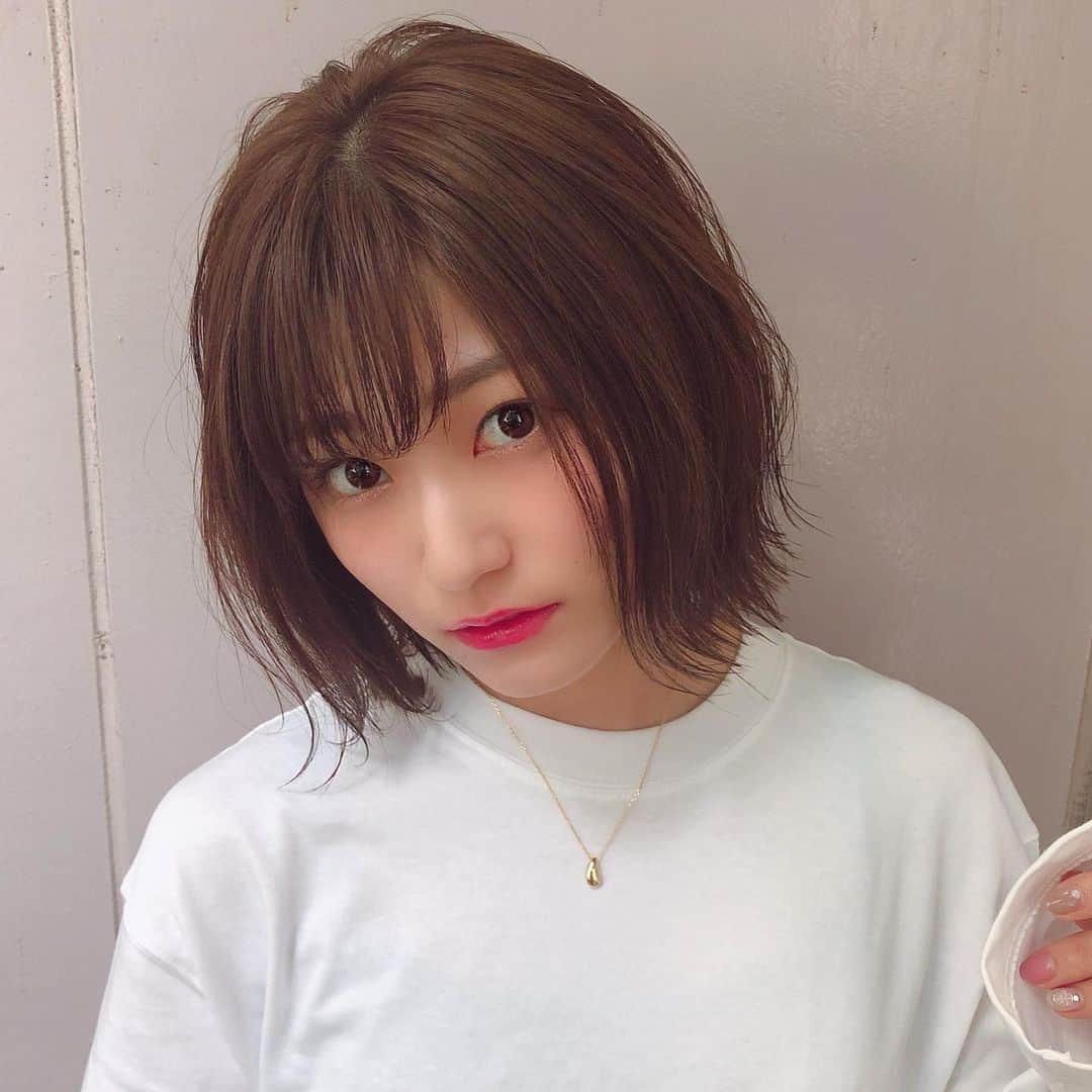 朝日花奈のインスタグラム：「好き？💓 #ショート女子  #ショートボブ  #写真じゃ髪色が伝わらない  まる🙆‍♀️✨」