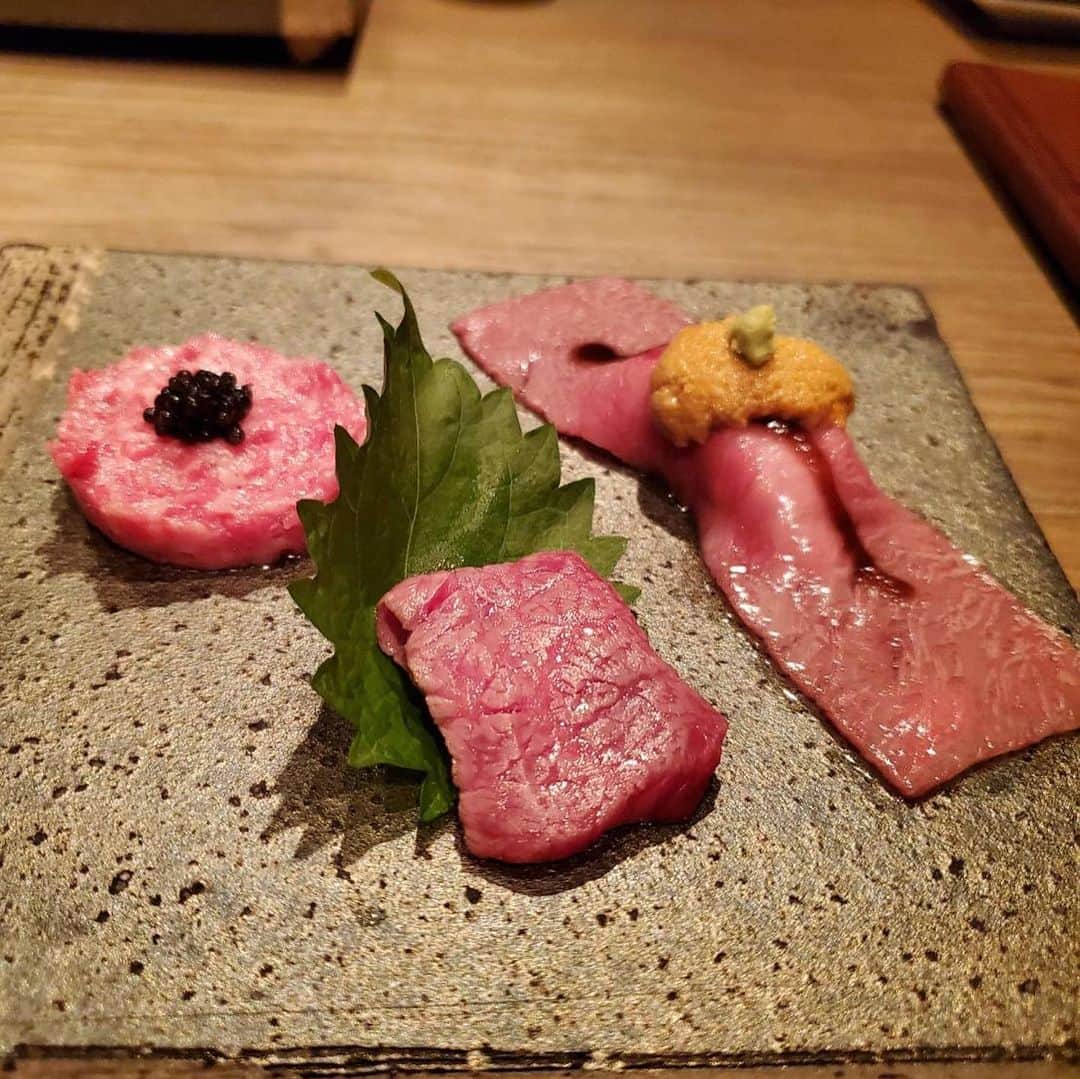 佐藤悠基のインスタグラム：「あるの日の旨い肉を食す会  最後の写真がすごい！  刺激しかなかった。  #焼肉#マラソンランナー#うしごろ#suguruosako#yutashitara」