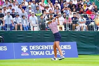 エイミー・コガさんのインスタグラム写真 - (エイミー・コガInstagram)「T18 at Descente Ladies Tokai Classic!💙 The first few pictures are from the annual JLPGA Long Drive Competition🙈 Thank you Shinminamiaichi country club for hosting this amazing event! #itdidntgofar #ohwells #eimikoga 10 more tournaments til off season!  第50回デサントレディース東海クラシックでT18でしたー💙 毎日アンダーパーでまわったよ😊 ドラゴンにもでました！やっぱりダメだった🙈 たくさんなおうえんいつもありがとうございます🧡 #エイミーコガ #麻子さんヘッドロックしちゃた 😂」9月23日 14時07分 - eimango