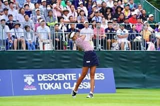 エイミー・コガさんのインスタグラム写真 - (エイミー・コガInstagram)「T18 at Descente Ladies Tokai Classic!💙 The first few pictures are from the annual JLPGA Long Drive Competition🙈 Thank you Shinminamiaichi country club for hosting this amazing event! #itdidntgofar #ohwells #eimikoga 10 more tournaments til off season!  第50回デサントレディース東海クラシックでT18でしたー💙 毎日アンダーパーでまわったよ😊 ドラゴンにもでました！やっぱりダメだった🙈 たくさんなおうえんいつもありがとうございます🧡 #エイミーコガ #麻子さんヘッドロックしちゃた 😂」9月23日 14時07分 - eimango