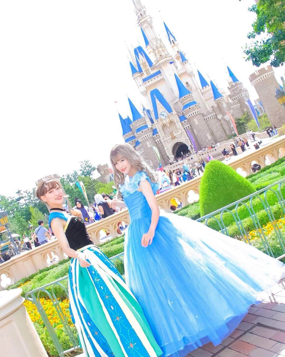 Kanaさんのインスタグラム写真 - (KanaInstagram)「ㅤ ㅤ 1枚目は記念だから！って買った オンラインフォト👸🏼🏰💫 ㅤ この写真撮ってくれたキャストさん ポース色々指定してくれて 面白かった☺️💕💕💕 ㅤ ㅤ ㅤ ㅤ さて！ これでいったんシンデレラ投稿 終わりにします🦋💎💙 長々とお付き合いいただき 本当にありがとうございました😭🙏🏻✨ ㅤ ㅤ ちなみに町ベルもシンデレラも 載せたい写真まだまだあるので またひょっこり載せるかも しれませんっ🥺✌🏻← ㅤ ㅤ ㅤ ㅤ ㅤ ㅤㅤ ㅤ #kana_mana ㅤ #kana_disney #kana_halloween ㅤㅤ ㅤ ㅤ #パンセルコ #penseeruco #東京ディズニーランド #ディズニーランド #東京ディズニーリゾート #シンデレラ城 #dハロ #ディズニーハロウィン #ディズニーハロウィーン #ディズニーハロウィン2019 #dハロ仮装 #仮装ディズニー #ディズニープリンセス #シンデレラ #実写版シンデレラ #アナ #アナと雪の女王 #tokyodisneyland #tdl #tokyodisneyresort #tdr #disneyhalloween #disneyprincess #cinderella #frozen #anna」9月23日 14時08分 - kalnnas2