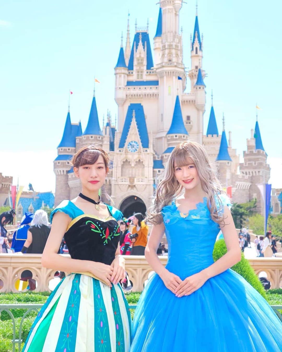 Kanaさんのインスタグラム写真 - (KanaInstagram)「ㅤ ㅤ 1枚目は記念だから！って買った オンラインフォト👸🏼🏰💫 ㅤ この写真撮ってくれたキャストさん ポース色々指定してくれて 面白かった☺️💕💕💕 ㅤ ㅤ ㅤ ㅤ さて！ これでいったんシンデレラ投稿 終わりにします🦋💎💙 長々とお付き合いいただき 本当にありがとうございました😭🙏🏻✨ ㅤ ㅤ ちなみに町ベルもシンデレラも 載せたい写真まだまだあるので またひょっこり載せるかも しれませんっ🥺✌🏻← ㅤ ㅤ ㅤ ㅤ ㅤ ㅤㅤ ㅤ #kana_mana ㅤ #kana_disney #kana_halloween ㅤㅤ ㅤ ㅤ #パンセルコ #penseeruco #東京ディズニーランド #ディズニーランド #東京ディズニーリゾート #シンデレラ城 #dハロ #ディズニーハロウィン #ディズニーハロウィーン #ディズニーハロウィン2019 #dハロ仮装 #仮装ディズニー #ディズニープリンセス #シンデレラ #実写版シンデレラ #アナ #アナと雪の女王 #tokyodisneyland #tdl #tokyodisneyresort #tdr #disneyhalloween #disneyprincess #cinderella #frozen #anna」9月23日 14時08分 - kalnnas2