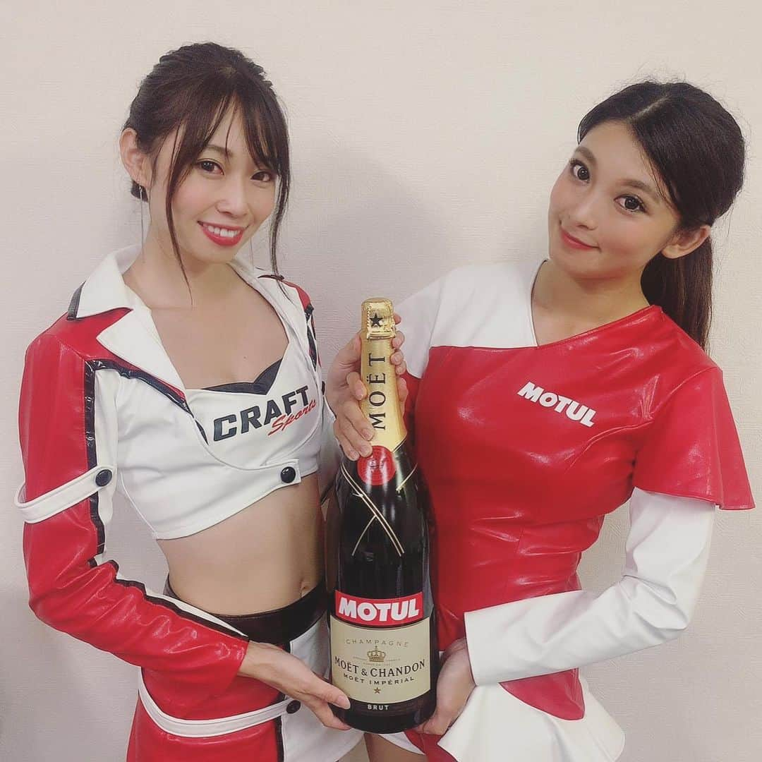 辻井美香さんのインスタグラム写真 - (辻井美香Instagram)「SUPER GT Rd.7、3号車 CRAFTSPORTS MOTUL GT-Rが、優勝しました。めっちゃ嬉しい❤️ Car No.3 won the SUPER GT Rd.7 race yesterday!! Finally!!!! It was a long way to get the Victory. I'm so happy❤️ #supergt2019 #sgt #スポーツランドSUGO #craftsportsmotulgtr #3号車 #motorsports #モータースポーツ #🇯🇵 #スーパーgt #gtr #NISMO #NISSAN #MOTUL #racequeen #promomodels #gridgirl」9月23日 14時03分 - tsujii_yoshika