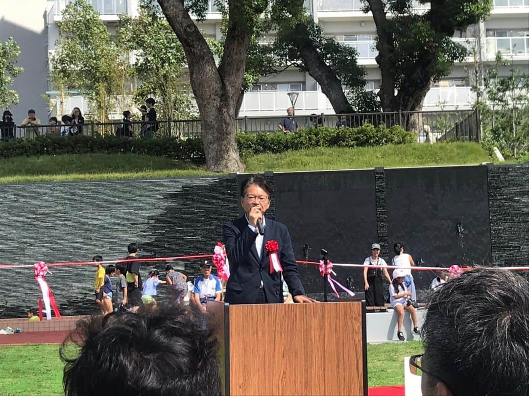 長妻昭のインスタグラム：「中野区の広町みらい公園の開園式に出席し挨拶いたしました。この公園は国家公務員宿舎を売却した跡地に作られました。世界主要都市の中で、東京が一人当たり公園面積は最小です。国と都と区が協力してさらに増やす努力をしなければなりません。」