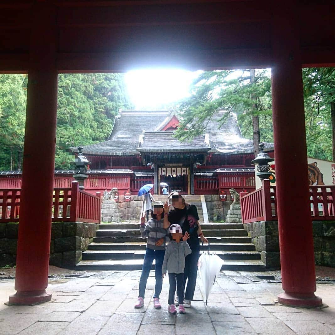 新山大さんのインスタグラム写真 - (新山大Instagram)「とても良い神社ですね。 うっ、雨降ってきた☔️ #岩木山神社 #素敵 #弘前市 #青森県 #家族 #観光 #雨もまたよし #JAWAMEGINIGHT神社」9月23日 14時06分 - dai_niiyama