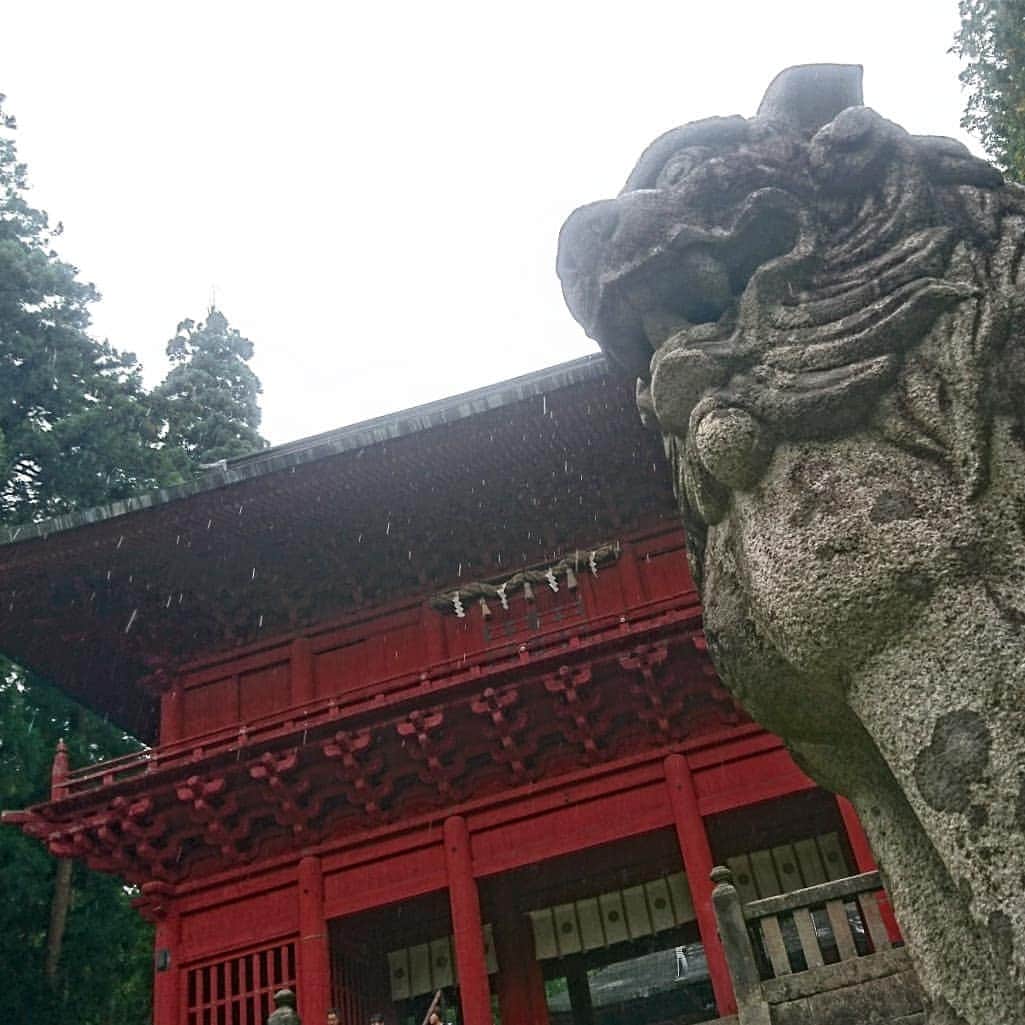 新山大さんのインスタグラム写真 - (新山大Instagram)「とても良い神社ですね。 うっ、雨降ってきた☔️ #岩木山神社 #素敵 #弘前市 #青森県 #家族 #観光 #雨もまたよし #JAWAMEGINIGHT神社」9月23日 14時06分 - dai_niiyama