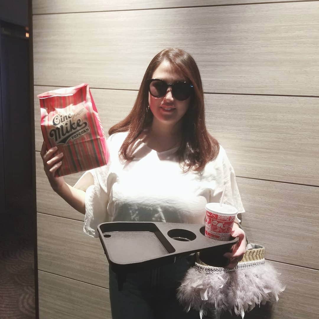うさまりあさんのインスタグラム写真 - (うさまりあInstagram)「． ． 昨日は秋服を買いにいったり、映画を観に行ったよ！！僕のワンダフルライフ✨を観ました！一飼い主としてもしかしたらぶぶおくんも昔よく遊んでいた大好きな茶々という犬の生まれ変わりなのではないか！？などとワクワクしながらみれて楽しかったです💕もっと抱き締めてあげようと思いました🙌 ． ． ．ーTODAY'S CODEー ． まだ夏っぽいコーデになってしまいましたが、小物は秋でも使えそうなものを紹介しました👡👜 ． ． Tops @gu_global (Lsize) Pants @gu_global (XXLsize) Bags @fuangfaselect Shose @esperanza_official ．  #ootd  #code #うさまりあ #ぽっちゃりモデル  #大きいサイズ #ぽっちゃりコーデ  #ぽっちゃり女子 #プラスサイズ #プチプラ #ラファーファ #グラマープリンセス」9月23日 14時44分 - usa_maria