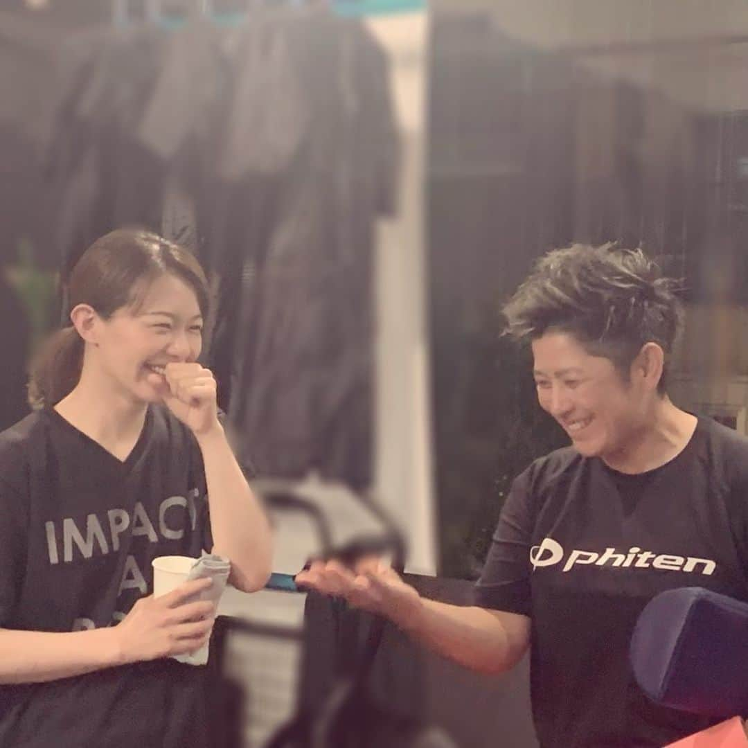 宇月颯さんのインスタグラム写真 - (宇月颯Instagram)「．﻿ ．﻿ #ジム「IMPACT A BODY」のオーナーで﻿ #女子プロゴルファー の#天沼知恵子 さんにやっとお会い出来ました✨﻿ ﻿ ジムに通っていながらオーナーの天沼さんになかなかお会いできず、やっと！！﻿ トレーニングを見て頂き、最後の追い込みは一緒にやったり、お話も沢山伺えて充実した楽しい時間になりました🙌💕﻿ #現役 で女子プロゴルファーでありながら色々な経験を経て今に至る天沼さんは#最強女子 でした👍﻿ ﻿ ﻿ #色々な分野の方から色々学びたい﻿ #世界が広がる#続けるって大切﻿ #IMPACTABODY#麻布十番#プロアスリート ﻿ #fitness#ems#20分で終わるからあっという間﻿ #training#トレーニング は#楽しく !!﻿ #ゴルフ #打ちっぱなしは何度か行ったぞ‪w﻿ #何故なら#舞台でゴルフの場面があったから﻿ #その作品は…#宝塚#グレートギャツビー♡♡♡﻿ #トレーニング して#舞台の稽古も頑張れるぞ!!﻿ #宇月颯#とし﻿#爆笑 #長く正しく美しく使える体づくり」9月23日 14時52分 - hayate_uzuki_official