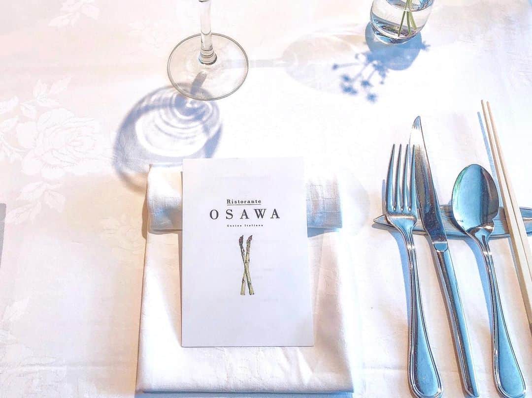 神宮 若奈さんのインスタグラム写真 - (神宮 若奈Instagram)「Ristorante OSAWA🍽🥂💗 @ristoranteosawa . . . 私の大親友ちゃんのお誕生日お祝いで #リストランテ大澤 でランチ🤤 . ディナーは行ったことあるんだけど ランチは初めてだったの🌟 . . 季節やコースによってメニューが 変わるみたいなんだけど 私が行った時のメインのお肉が 美味しすぎて追加注文しちゃったよ😂💗 . ワインやスパークリングは 詳しくないから基本おまかせにしています🥂 . . 海鮮系に合わせて注文した 白のちょいスパークリングのワイン？が 甘くてとても美味しかった💗 . 名前覚えてないけどwww . . 地元に美味しくて素敵なお店が 沢山あって私はとても幸せです🥺🙏🏻 . ワインやスパークリングとかの 種類に詳しい方DMで教えてください❤️ . お返事はあまりできないけど いつもちゃんと見てますw . . #ristoranteosawa #tokyo #musashikoganei #lunch #yam #bdp #birthdaylunch #wine #sparkling #love instafood #武蔵小金井 #坂下 #地元 #地元ラブ #お誕生日ランチ #おめでとう #お肉 #肉食系女子 #wakanastyle #wakanabody  #神宮で予約するといい席に通されがちw」9月23日 14時54分 - jinguwakana