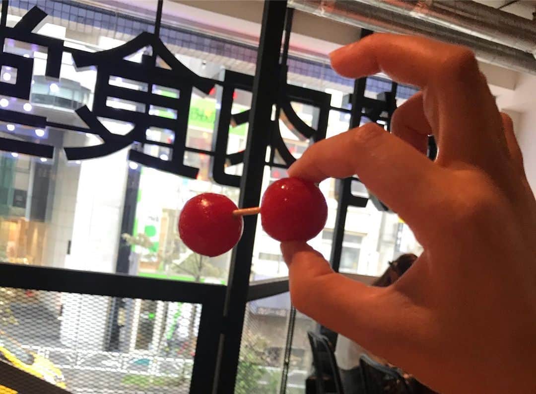 なちゅさんのインスタグラム写真 - (なちゅInstagram)「#メガ・マッスルコンボ ダンベル何キロ持てる✖️筋肉食堂 のメニュー… 頼んでしまったー！❤️💯✨ トマトがダンベル🍅 卵白だけの卵焼き🥚 気付いて✨✨✨w  マッチョが運んでくれたよ! 💪 駆けつけプロテイン 今日はチョコ味だった!  たまごちゃんとlunch🍳🍴⑅*॰ॱ めちゃｸﾁｬ楽しそうやん俺🧡  ひびきちゃんになりたーい！❤️ #お願いマッスル  #サロドロビッチ・ヤバ子 #MAAM #筋トレ #紗倉ひびき  #筋肉食堂  #ダンベル何キロ持てる  #ダイエット記録  #ダイエット  #筋トレ食  #筋トレ女子  #元アイドル22kgヤセへの道」9月23日 14時55分 - nachudesu1223