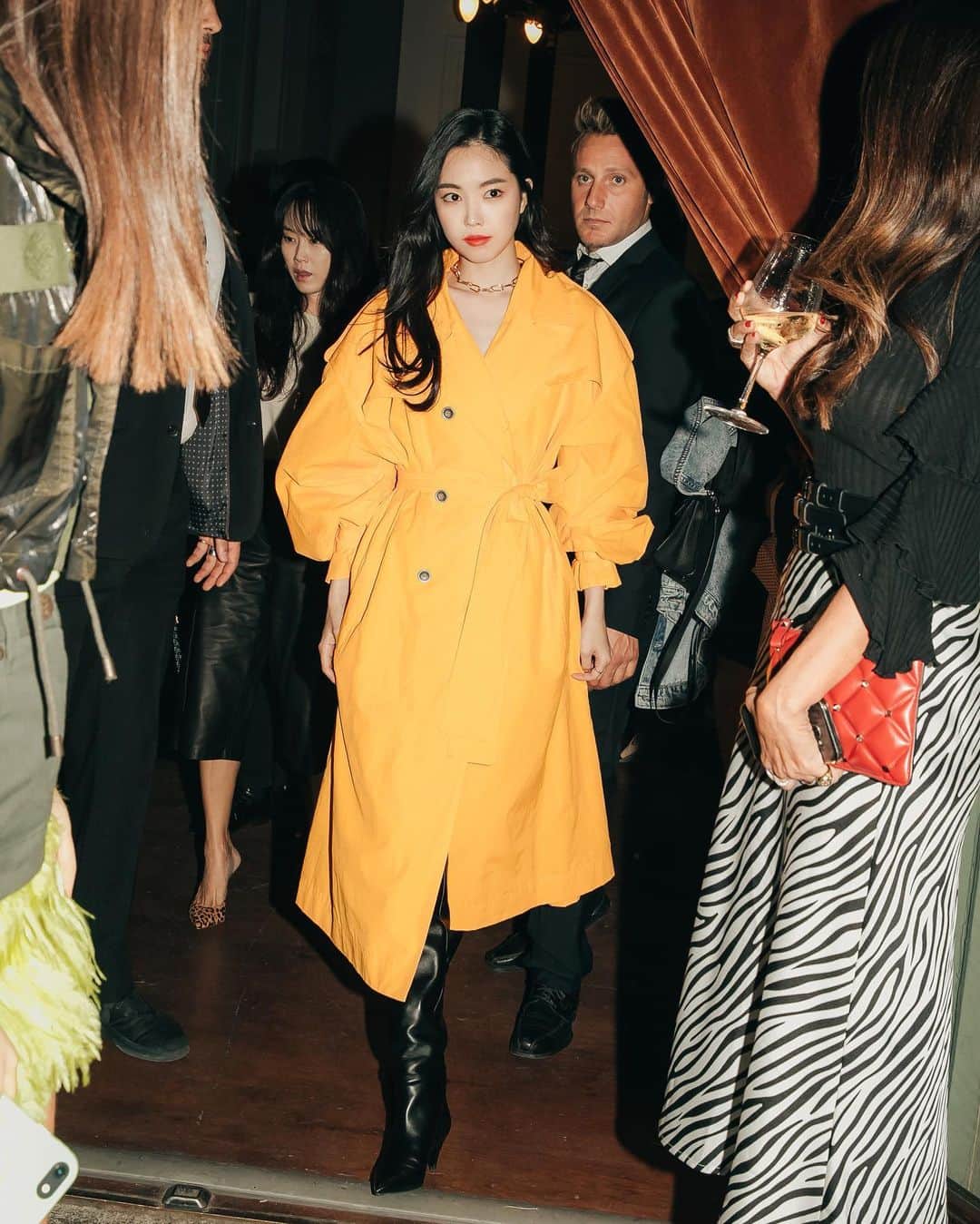 가로수길 , Seoulさんのインスタグラム写真 - (가로수길 , SeoulInstagram)「MFW Street Fashion Style Thx @marcellasne_ 🔥 손나 이쁜 손나은 😍 . .  #instafashion #파리 #東京 #서울패션위크 #sfw #오오티디 #nyc #koreafashion #패션그램 #womenswear #nyfw #데일리그램 #outfit #ootd #street #streetfashion #streetphoto #손나은패션 #손나은 #에이핑크 #스트릿패션 #모델 #wiwt #nyfw #pfw」9月23日 15時16分 - jaylim1