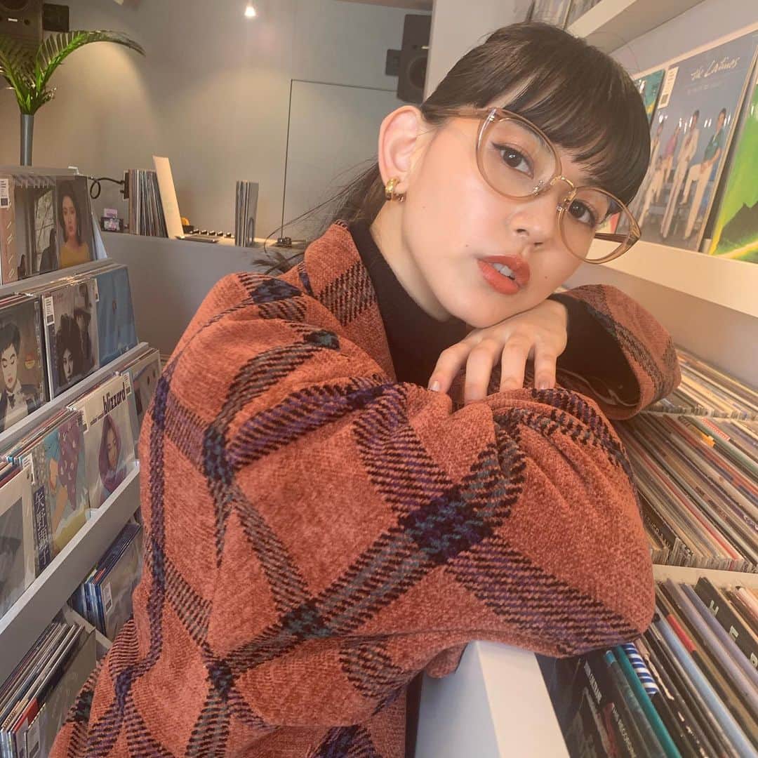 高橋有紀さんのインスタグラム写真 - (高橋有紀Instagram)「Zoff✖︎ゆりっぱ❤︎ この日は真夏でほんっとに暑い日に冬服外ロケがんばっていた！！ #osakana_yuki  2枚目 #おさかなゆきフィルム」9月23日 15時24分 - osakana_yuki