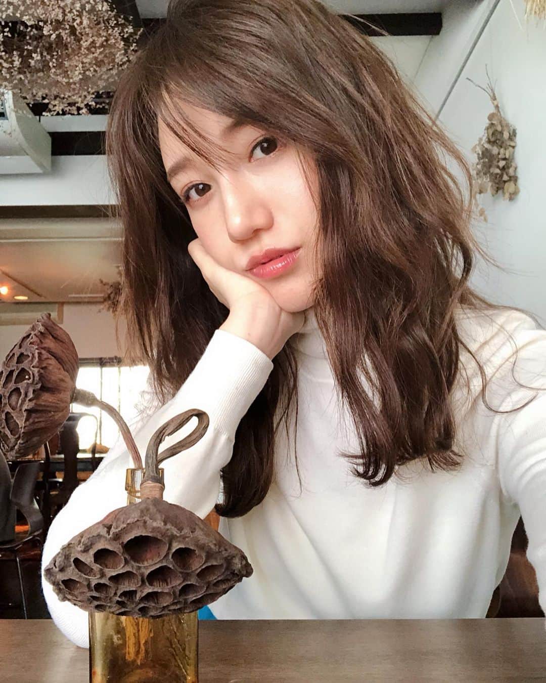 森川侑美さんのインスタグラム写真 - (森川侑美Instagram)「#秋分の日 ドライフラワーと🥀 ドライヘアー🦁🦁 . . ..そろそろ衣替えしなきゃなぁ🧦 まだ早いかな？最近の気候むずかしい👔 #autumnseason」9月23日 15時33分 - yumi.morikawa322