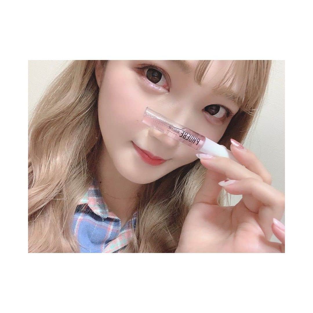 大本梨帆のインスタグラム：「PHOEBE BEAUTY UPアイラッシュセラムを最近朝と寝る前に使ってます💓 3年くらいマツエク生活してて自まつ毛がほぼ産毛みたいになっちゃってたんだけど、これを使い始めてまつ毛が生き返ってきた😂💓✨✨ マツエクの上からでも使えるみたい！！ 頑張ってマツ育します🐶💗 10月から全国のロフトなどのバラエティショップで販売するみたいなので気になる方は是非GETしてみてね♡︎ @phoebe_beautyup  #phoebebeautyup #まつ毛美容液 #今日のメイク #コスメ垢 #コスメ好きさんと繋がりたい #フィービービューティーアップ #PR #followme #tagsforlikes #like4like #l4l #tflers #instagood  #selfie  #japanesegirl #japan #youtube  #팔로우 #팔로미 #일본 #女孩子」