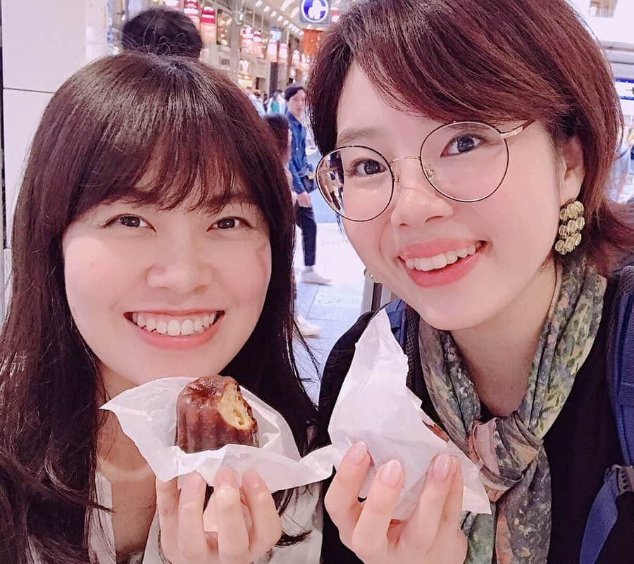 林有紀奈のインスタグラム：「滋賀のお母さんに会いに弾丸京都・滋賀旅してきました☺️‼️（写真撮り忘れてしまったな。、😭）﻿ ﻿ みやこさん、2日間色々とお世話になりました☺️♡🏘﻿‼️ ﻿ それから、好きでよく通ったアップルパイ屋さんのケーキ教室を受けれたり、、♪🍎﻿ 通える距離ではないので生徒にはなれませんが、、体験として生徒さんに混ざり教えてもらいました☺️❗️﻿🥣 やりたい事のうちの１つ、平野先生のスパルタ指導受けれて良い経験と旅の思い出になりました☺️﻿ （ちなみに、こちらはマッシュド バナナ ブレッドです！いつかアップルパイも教わりたいなー🍏）このケーキ簡単そうに見えて奥深かったです👍🏻❗️😊﻿ ﻿ それから、よく通った伽藍堂も🍧ここだけは外せませんでした☺️ その後石山寺まで🚶‍♂️優しい同期は朝っぱらからウォーキングに付き合ってくれました‼︎ありがとう😂﻿ ﻿ 行きたいところはまだまだあり、会いたい人もいますが、、 楽しみを残してきたので、また行きます╰(*´︶`*)╯♡✨﻿ ﻿ よき旅でした♡﻿ ﻿ #弾丸旅行お世話になりました😋⛩✨#京都滋賀  #初夜行バス#夜行バス寒くて焦りました🥶❗️🤣 #京都着いたら寒くてロンT買って大正解😂 #何事も経験あるのみ✨😂👍🏻」