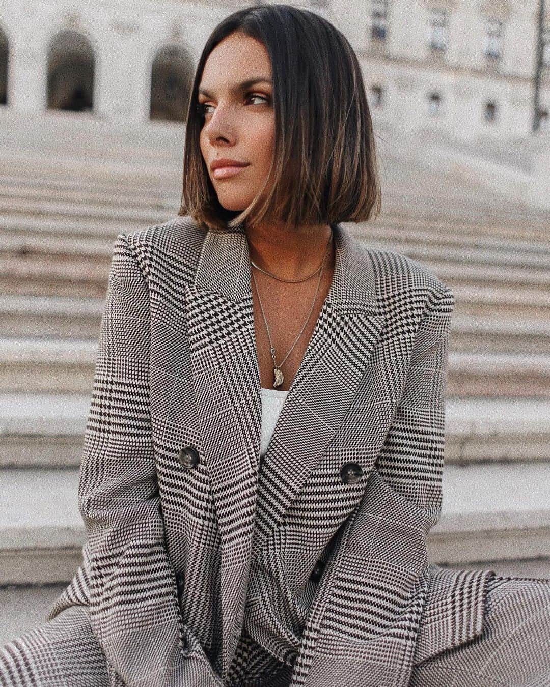 H&Mさんのインスタグラム写真 - (H&MInstagram)「It's Monday — all we need is a ☕️ and our power suit! @mafaldacastro #regram #HMxME #HM  Double-breasted Jacket: 0779862001 Straight-cut Suit Pants: 0809230001」9月23日 16時05分 - hm
