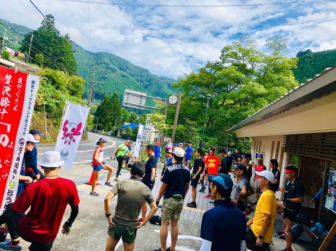 福島和可菜さんのインスタグラム写真 - (福島和可菜Instagram)「台風、大丈夫でしょうか…😭 今日は東京も風が強いです‼️ 改めまして、昨日開催しました、  福島和可菜によるONE TOKYOメンバー応援企画 ✨福島和可菜のみたけdeラン♪ Run♪Rafting＆BBQ✨  私のホームの御岳山を約15km走り、 御岳渓谷にて5kmのラフティング、 そしてみんなでBBQ  最高のイベントを開催する事が出来ました🎉 イベントには、 富士登山競走やスカイランニングで大活躍する長距離ランナーあの、五郎谷俊選手も来てくれ、 さらには、 FMヨコハマでいつもご一緒していて、 先日MGCのMCも務めた柴田聡さん、 山と溪谷社の皆様も取材に来て下さいました🥰 イベントだけではなく、 今回の様子は、 ☀️9月28日(土)☀️ 16:40～ FMヨコハマ ジョグステーション ☀️10月29日(火)☀️ 発売 山と溪谷社 TRAIL RUN 秋冬号  でもご紹介いただきます✋ 走って、川で遊びながらクールダウン、そして美味しいお肉をいただく🎵 なにしろ、トレーニングはもちろん、楽しくて美味しい事が大好きなので、私のいつもの（笑）大好きなアクティブプランを、皆様と共に共有する事が出来ました😆 大人になっても、何事にも全力じゃー🔥（笑）  参加者の皆様、たくさんのsmileをありがとうございました🌸  これからも、私の大好きな事、魅力を、たくさん広めていきたいと思います👍  また、楽しい企画考え中ですので、楽しみにお待ち下さいな㊙️ 本当にありがとうございました😋  #みたけ #東京都 #青梅市 #御岳山 #御岳登山鉄道 #御岳渓谷 #ONETOKYO #東京マラソン #財団 #AYARD #感謝 #ありがとう #trailrunning #rafting #BBQ #イベント #ありがとうございました #love #running #rafting #BBQ #🏃 #🗻 #☀️ #😊 #❤️」9月23日 16時28分 - fukushimawakana