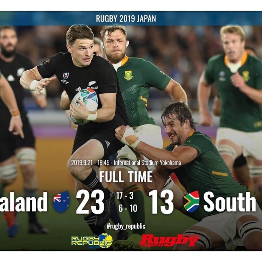坂倉アコさんのインスタグラム写真 - (坂倉アコInstagram)「Rugby World Cup 2019🏉🏉🏉﻿ ﻿ Beauden Barrett from New Zealand ﻿ “ALL BLACKS”﻿ ﻿ ニュージーランド、﻿ “オールブラックス”の15番、FB、﻿ ボーデン・バレット選手🏉﻿ ﻿ オールブラックスの南アフリカとの初戦でも、大活躍してました✨﻿ 大迫力のハカも凄かったけど、﻿ 全身全霊で試合に臨む姿は本当にかっこいいですね。スピーディーな展開に目が離せなかった😆 面白かった〜！﻿ ニュージーランド3連覇になるか💫﻿ 9/28の日本🇯🇵とアイルランドも楽しみ﻿ ﻿ #beaudenbarrett #rugby #rugbyworldcup #rugbyworldcup2019 #japan #tudor #exciting #sports #newzealand #superstar #ラグビーワールドカップ2019 #ラグビー #ラグビーワールドカップ #オールブラックス #ボーデンバレット #ラグビー好きな人と繋がりたい #ニュージーランド #🇳🇿 #ワールドカップラグビー2019 #🏉」9月23日 16時41分 - akosakakura