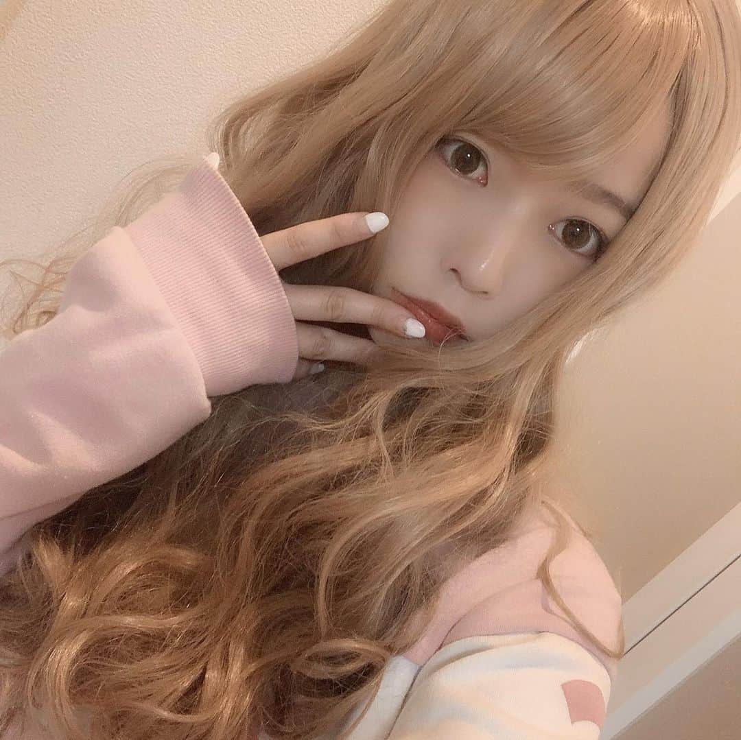 芽水憂のインスタグラム：「ギャルになってみた🥺﻿ ﻿ ﻿ #グラビア #グラビア動画  #ギャル﻿ #グラビアタレント #水着 #自撮り #グラビアモデル #撮影会 #撮影会モデル #被写体 #写真好きな人と繋がりたい #アイドル #歌舞伎町 ﻿  #selfie﻿ #swimsuitforsalep #gravure ﻿ #bikini #bikinigirls ﻿ #bubblebutt ﻿ #hobbymodel﻿ #portrait﻿ #셀카  #셀카그램 #셀카스타그램  #셀피  #셀스타그램  #전신샷  #팔로우환영 #수영복」