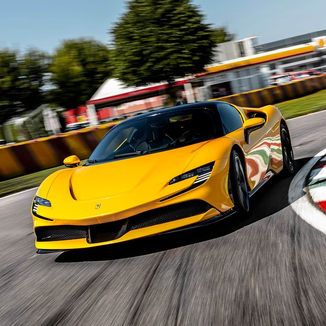 フェラーリさんのインスタグラム写真 - (フェラーリInstagram)「The #FerrariSF90Stradale is the culmination of #Ferrari’s track and road cars. The model features optimised technical components and slender body work for unprecedented performance. #UniversoFerrari #Adrenaline #CarsWithoutLimits」9月23日 17時00分 - ferrari