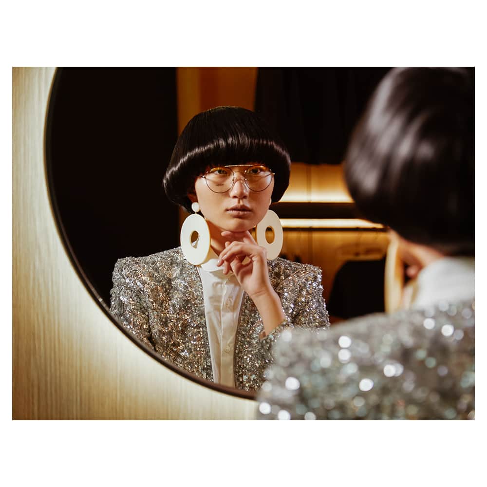 B&B Italiaさんのインスタグラム写真 - (B&B ItaliaInstagram)「Mirror, mirror on the wall, show me which room has a sophisticated wardrobe of all! That’s the bedroom where “Schön! presents | my perfect life”. Photography: @livia_alcalde . #bebitalia #schonmagazine #antoniocitterio #furnituredesign」9月23日 17時00分 - bebitalia