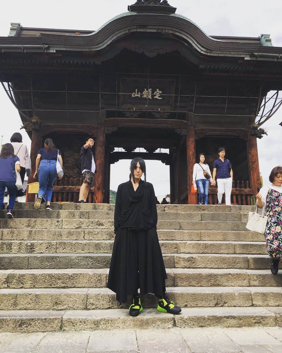 Kyrieのインスタグラム：「FC遠足で善光寺にお邪魔しました。  阿形の下になんかいるね？」