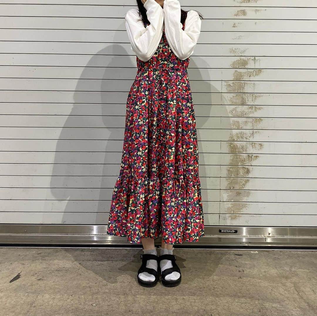 吉田華恋のインスタグラム：「顔が盛れてないので隠すスタイル🤟🏻 お洋服はとっても可愛いんです🥺 みんなかわいいって言ってくれた🥺  握手会ありがとうございました〜♡」