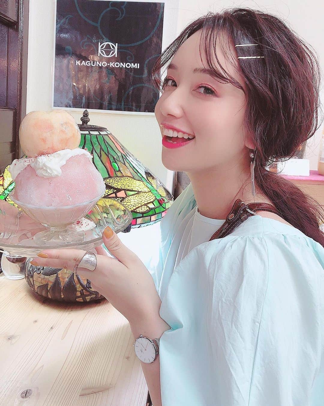 のインスタグラム：「🍧🍑🥄 . . なんたるハッピー野郎な顔..☺︎ #幸せ . . . 氷といえども、甘いもん食べると 多少なりとも生まれる罪悪感..🐖🐖 だからこの後 @freenail_jpn の痩身エステで 老廃物を流しに流してもらった🧖🏻‍♀️◎ おかげで当日のお風呂は汗ダラダラです🛀 #痩せたい #でも桃は譲れない #葛藤 . . . . #いつの日かのカフェ #桃スイーツ #かき氷 #桃 #桃活 #スイーツ巡り #痩身 #痩身エステ #エステ #Diet #ダイエット #フリーネイル #peach #sweets #osaka #大阪カフェ #ケーキ屋さんのパフェ #팥빙수 #오사카 #오사카카페 #☺︎ #🍑 #🍧」