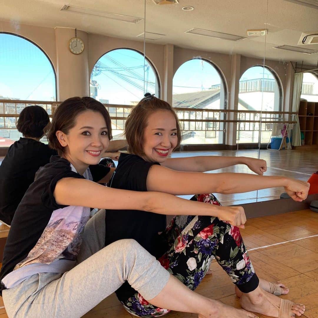 貴千碧のインスタグラム：「あやさんこと#壱城あずさ さんの#バースデートークライブ 着々と…着々と…お稽古進んでおります✨✨‼️ 今回#沢口千恵 さんによる素敵な演出であやさんの魅力満載の内容となっております☺️ そこへ#貴千碧 も塩胡椒のように？パセリのように⁇いやいや、もはや具のように🤣参加させて頂いております❤️❤️ あやさんはなんと言いますか…在団中から本当に「気さく」に「話しかけれる」。いつも海のように大きくお姉ちゃんのような温かいポッカポカな心で接してくださる。何事も隙間なく。でもちょろっと見せてくださる隙間に「😭❤️」となるのです。 お仕事が早い。スーパーウーマンなのです。  そんなスーパーウーマンあやさんがあんなダンスやこんなダンス…またまたあんな曲や初チャレンジまでも…. . .  人様のお役に立てれるようにとあれやこれや考えることは本当に楽しい。ちゃんと役割を果たすべく貴千もしっかり全うします👊  やはり愛がある現場はとっても楽しいな☺️✨沢口千恵さん #YUKO さん#小田島夏希 先生 利他の心で過ごしてらっしゃる最高のメンバーの皆様の一員になれてとっても幸せであります。 当日もあやさんの仲間の方々が観にいらっしゃると😍 さすがあやさん…愛されてるなぁー💕」