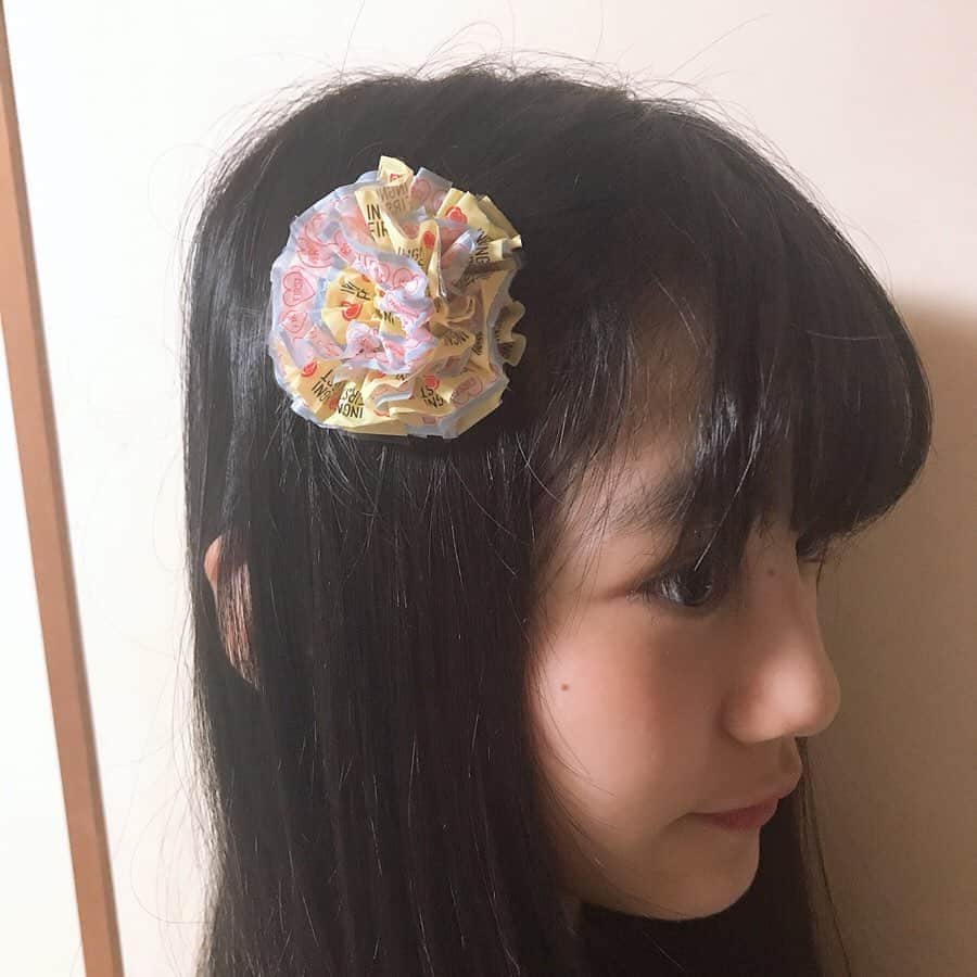 ニコ☆プチさんのインスタグラム写真 - (ニコ☆プチInstagram)「🔆プチモのふろくの使い方🔆﻿ ﻿ ﻿ ラストはふろくでヘアアクセを作ったプチモを紹介🧚‍♀️﻿ ﻿ ﻿ ﻿ ﻿ ﻿ ﻿ そのプチモは…ルキ！！﻿ ﻿ ﻿ 🎡ルキより🎡﻿ ルキはヘアアクセを作ったよ👍﻿ POPな感じが可愛い！自分でも自信作です✨﻿ あと、クッキーを作ったのでラッピングしてみました！﻿ このマスキングテープを使うだけですっごく可愛くなるね💕﻿ ﻿ ﻿ ﻿ ﻿ ﻿ ﻿ ﻿ ﻿ 16人のプチモのふろくの使い方、どうだったかな〜？﻿ ﻿ みんなもプチモを参考にニコ☆プチ10月号のふろくを使って楽しんでね⭐️﻿ ﻿ ﻿ ﻿ #ニコプチ﻿ #ニコプチふろく﻿ #関谷瑠紀﻿ #プチモ﻿ #イングファースト﻿ #ステショ﻿ #ヘアアクセ﻿ #ニコプチふろくのある生活﻿ ﻿ ﻿」9月23日 17時26分 - nicopuchi_official