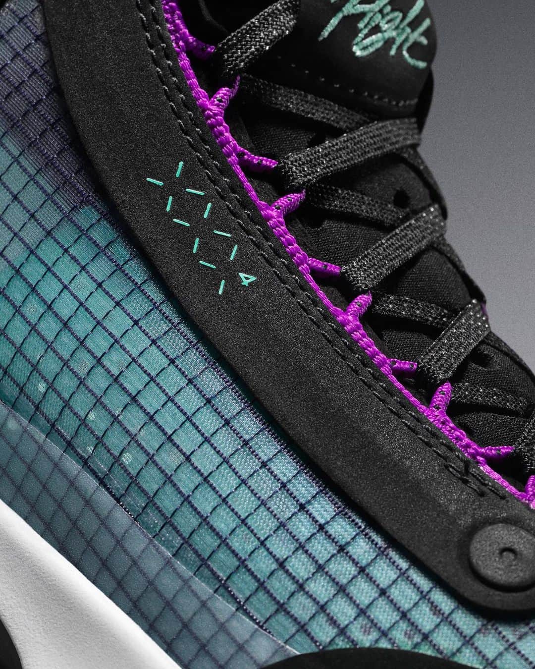 Jordanさんのインスタグラム写真 - (JordanInstagram)「Less distraction. More elevation. @ZionWilliamson is ready to take flight with the #AirJordan XXXIV ‘Blue Void’. Available 9.25.」9月24日 4時23分 - jumpman23